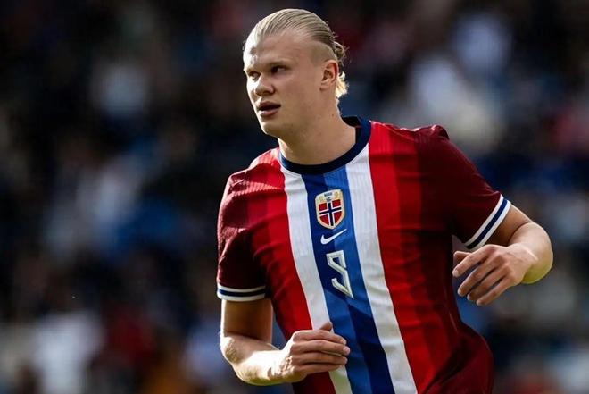 马刺半场4人得分上双，命中11记三分领先鹈鹕20分（马刺半场四人上双，飙进11记三分领先鹈鹕20分）